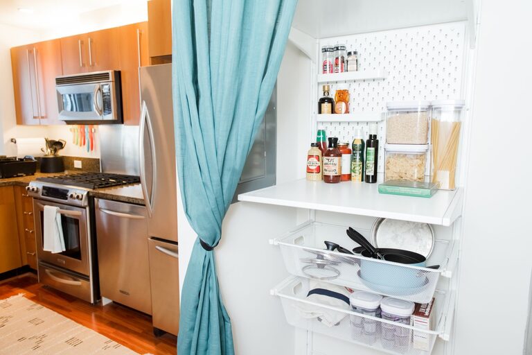 How to Keep Your Fridge and Pantry Tidy